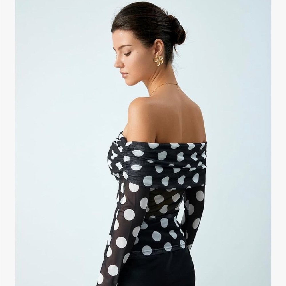 NWT Black and White Polka Dot Off-Shoulder Top - Picture 2 of 4